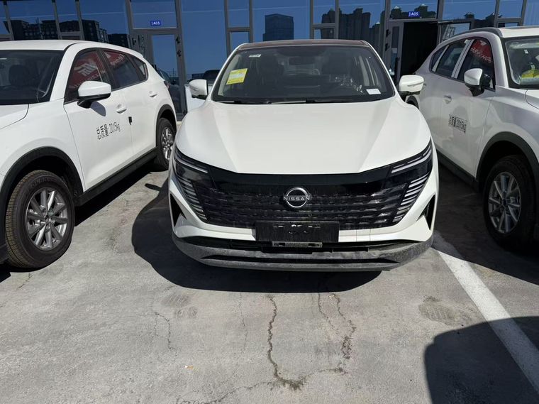 Nissan Qashqai 2024-2025 White in stock at Khorgos port