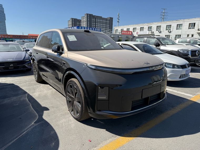 Li Auto L9 2024-2025 Black Gold in stock at Khorgos port